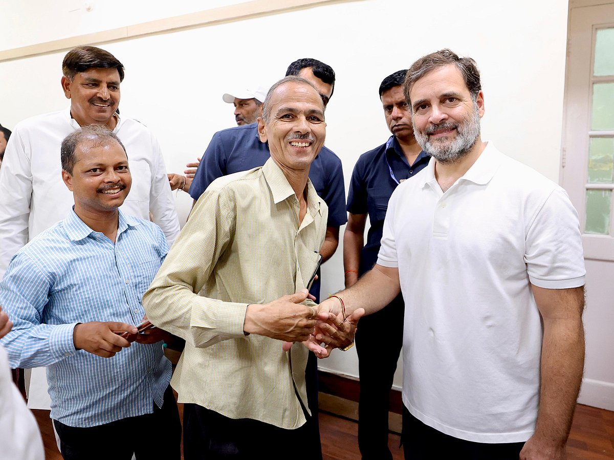 راہل گاندھی نے انتہائی سادگی سے منایا اپنا یومِ پیدائش، دور دراز سے مبارکباد دینے پہنچے کانگریس کارکنان سے کی ملاقات