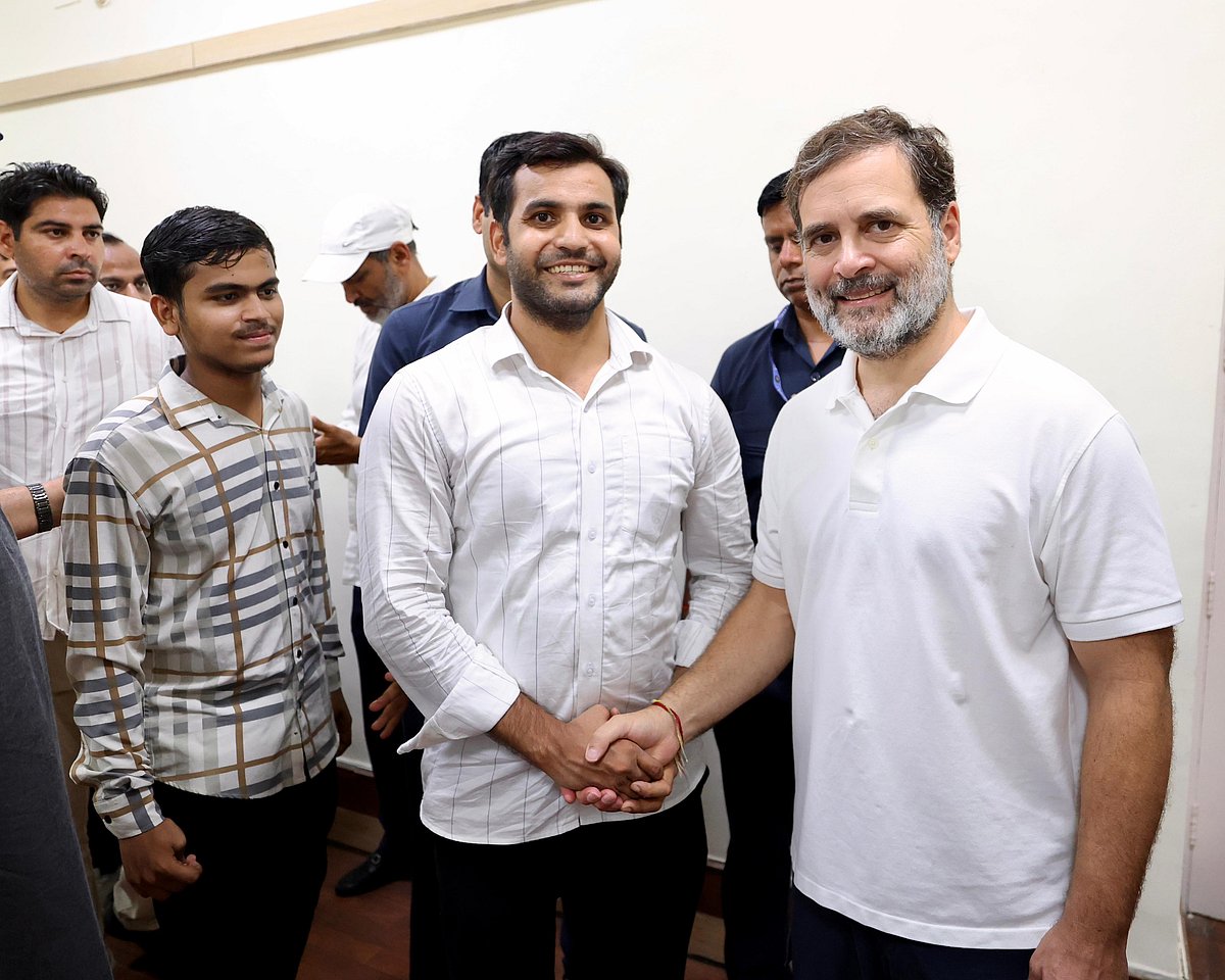 راہل گاندھی نے انتہائی سادگی سے منایا اپنا یومِ پیدائش، دور دراز سے مبارکباد دینے پہنچے کانگریس کارکنان سے کی ملاقات