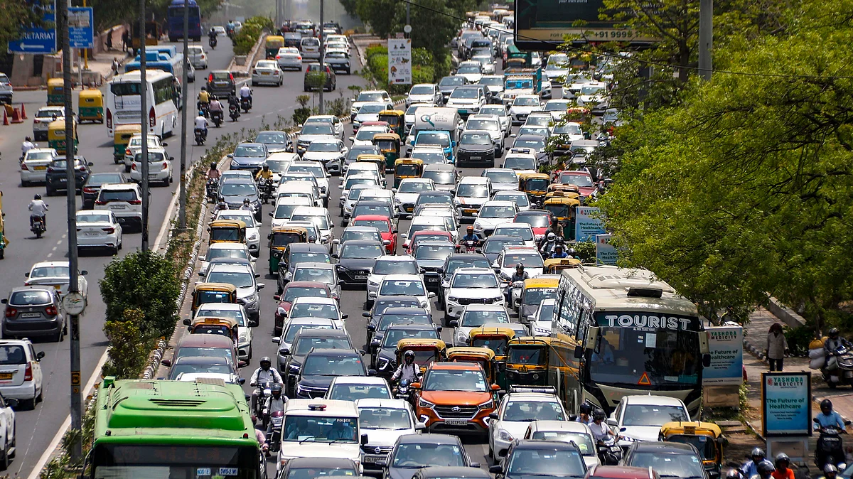 <div class="paragraphs"><p>دہلی کی سڑکیوں پر گاڑیاں / آئی اے این ایس</p></div>