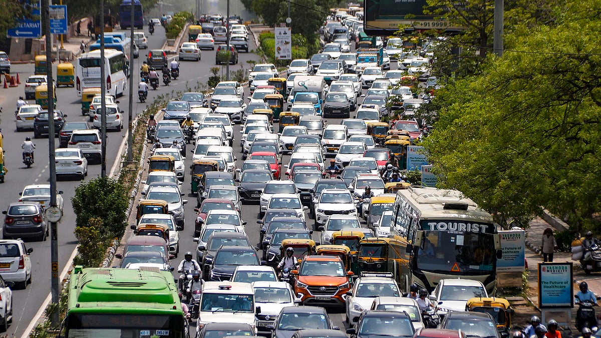 <div class="paragraphs"><p>دہلی کی سڑکیوں پر گاڑیاں / آئی اے این ایس</p></div>