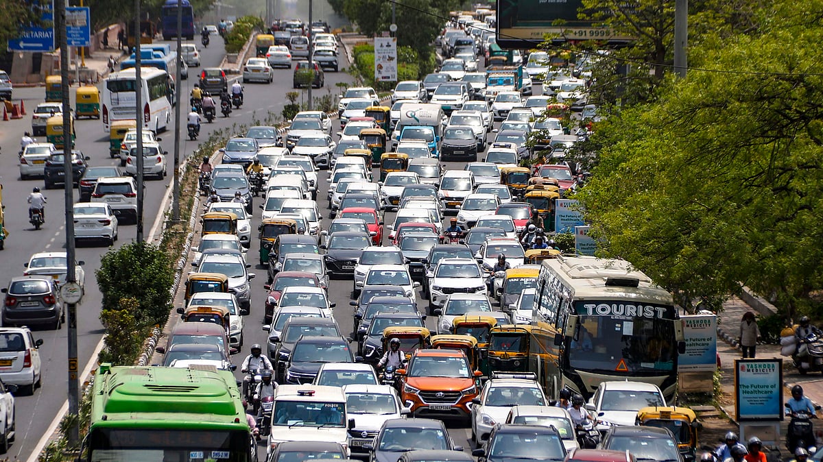 <div class="paragraphs"><p>دہلی کی سڑکیوں پر گاڑیاں / آئی اے این ایس</p></div>