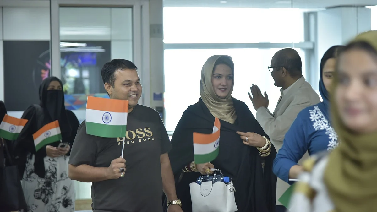 <div class="paragraphs"><p>ایران سے ہندوستان واپسی کے بعد خوش نظر آ رہے ہندوستانی باشندے، تصویر <a href="https://x.com/MEAIndia">@MEAIndia</a></p></div>