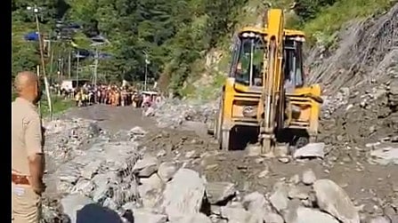 اتراکھنڈ کے رودرپریاگ میں لینڈ سلائیڈنگ، سون پریاگ-گوری کُنڈ روڈ پر گاڑیوں کی آمدورفت بند
