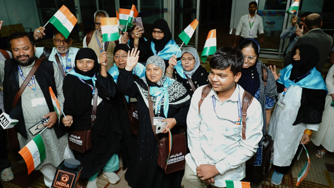 <div class="paragraphs"><p>وطن واپسی پر خوشی کا اظہار کرتے ہوئے ہندوستانی شہری۔ تصویر ’ایکس‘ <a href="https://x.com/MEAIndia">@MEAIndia</a></p></div>