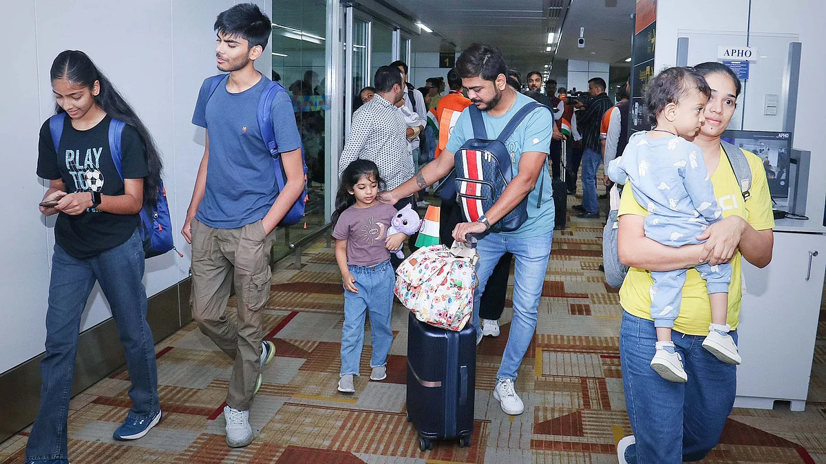 <div class="paragraphs"><p>اسرائیل سے 161 ہندوستانیوں کی وطن واپسی / آئی اے این ایس</p></div>