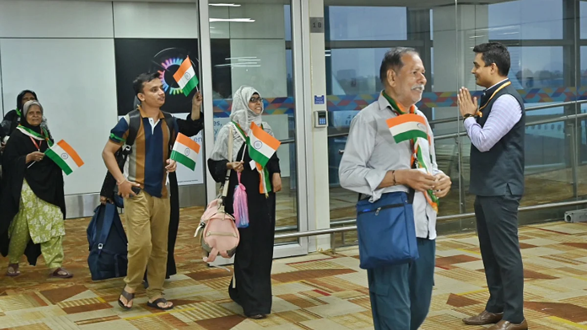 <div class="paragraphs"><p>ملک واپسی پر خوشی کا اظہار کرتے ہوئے ہندوستانی شہری۔ تصویر ’ایکس‘ <a href="https://x.com/MEAIndia">@MEAIndia</a></p></div>