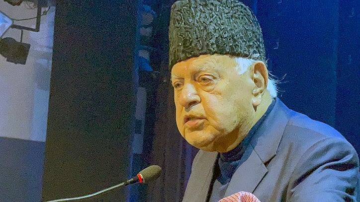 کشمیر کی خوبصورتی اور ثقافت کو اُجاگر کرنے کے لیے کشمیری زبان میں فلمیں بنائی جائیں: فاروق عبداللہ