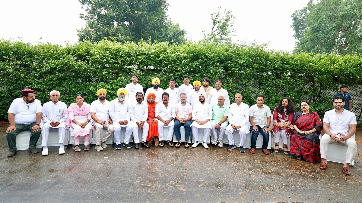 <div class="paragraphs"><p>وشوکرما سماج کے نمائندوں کے ساتھ راہل گاندھی، تصویر ’ایکس‘/<a href="https://x.com/INCIndia">@INCIndia</a></p></div>