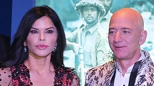 وینس میں بڑے پیمانے پر سیاحت اور عدم مساوات پر بیزوس کی شادی پر احتجاج