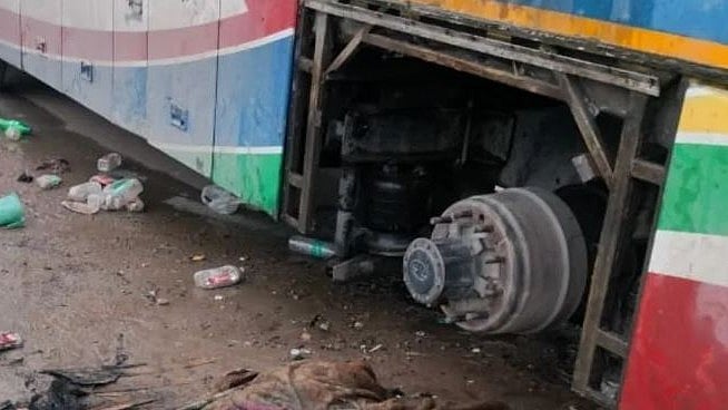 آگرہ-کانپور قومی شاہراہ پر چلتی بس میں لگی آگ، 60 مسافروں کی جان آئی حلق میں