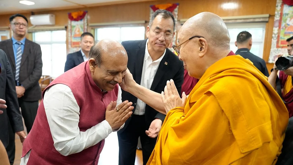 <div class="paragraphs"><p>دلائی لامہ اور وجیندر گپتا</p></div>