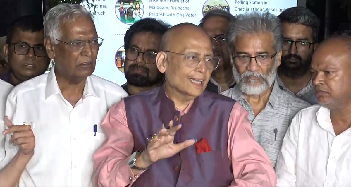 ’ایس آئی آر کرنا تھا تو اس کا اعلان جون کے آخر میں کیوں کیا؟‘، 11 پارٹیوں کے نمائندہ وفد نے الیکشن کمیشن سے کی ملاقات