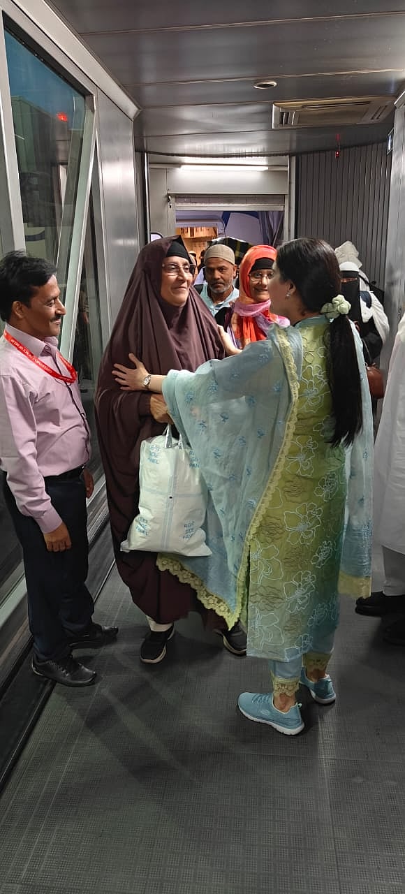 حج 2025: حجاج کرام کی واپسی کا سلسلہ اختتام پذیر، آخری پرواز سے 401 حاجیوں کی دہلی واپسی