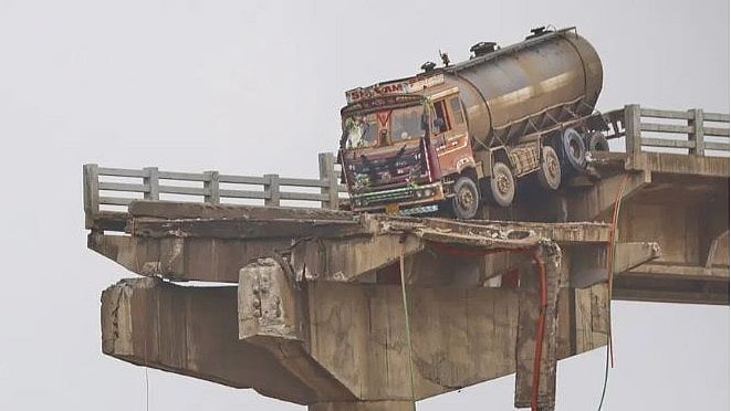 گجرات پُل حادثہ: ریسکیو مہم چوتھے دن بھی جاری، ندی سے مزید ایک لاش برآمد، مہلوکین کی تعداد 20 ہوئی