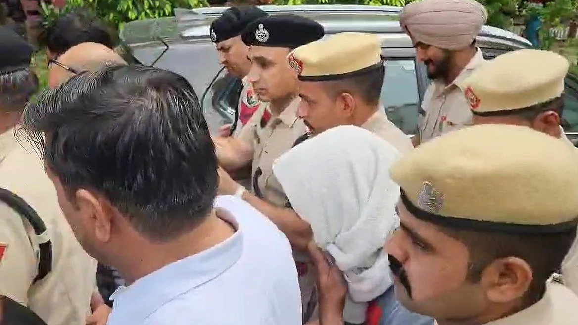 <div class="paragraphs"><p>رادھیکا یادوقتل کے ملزم </p></div>