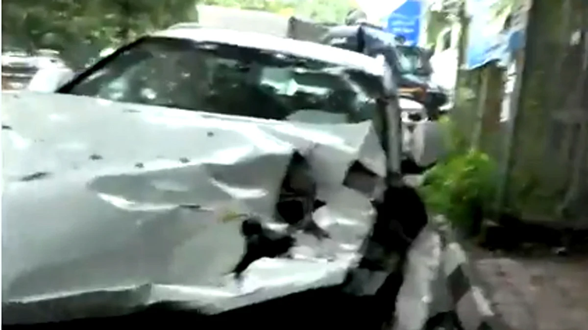 <div class="paragraphs"><p>حادثے کے بعد آڈی کار کی حالت۔ تصویر ’ایکس‘</p></div>