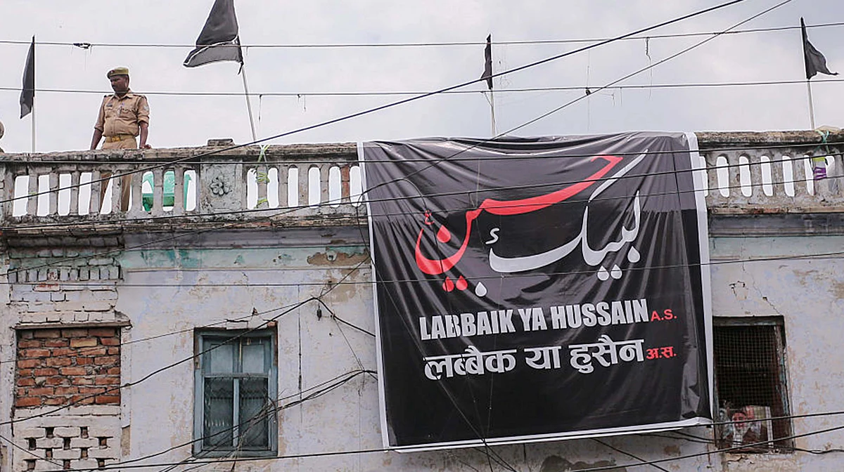 اتر پردیش پولیس یا شرپسندوں کا گروہ!