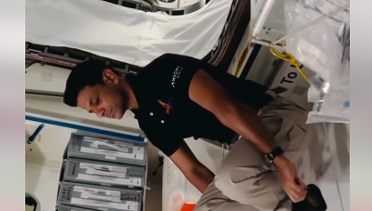 <div class="paragraphs"><p>شبھانشو شکلا بین الاقوامی خلائی اسٹیشن میں/ ویڈیو گریب</p></div>