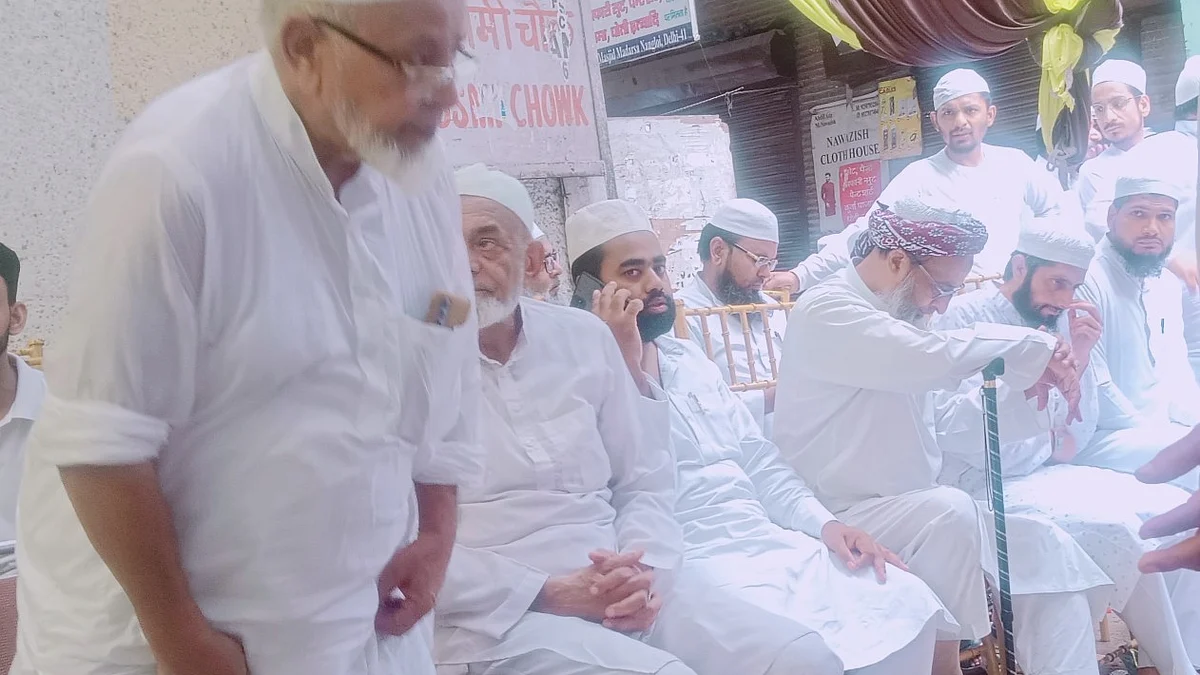 <div class="paragraphs"><p>مولانا ڈاکٹر سعید الدین قاسمی کی تدفین میں شریک جمیعۃ علماء ہند علماء</p></div>