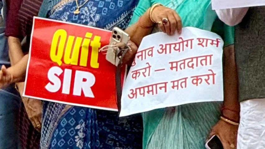 <div class="paragraphs"><p>ایس آئی آر کے خلاف مظاہرہ، تصویر سوشل میڈیا</p></div>