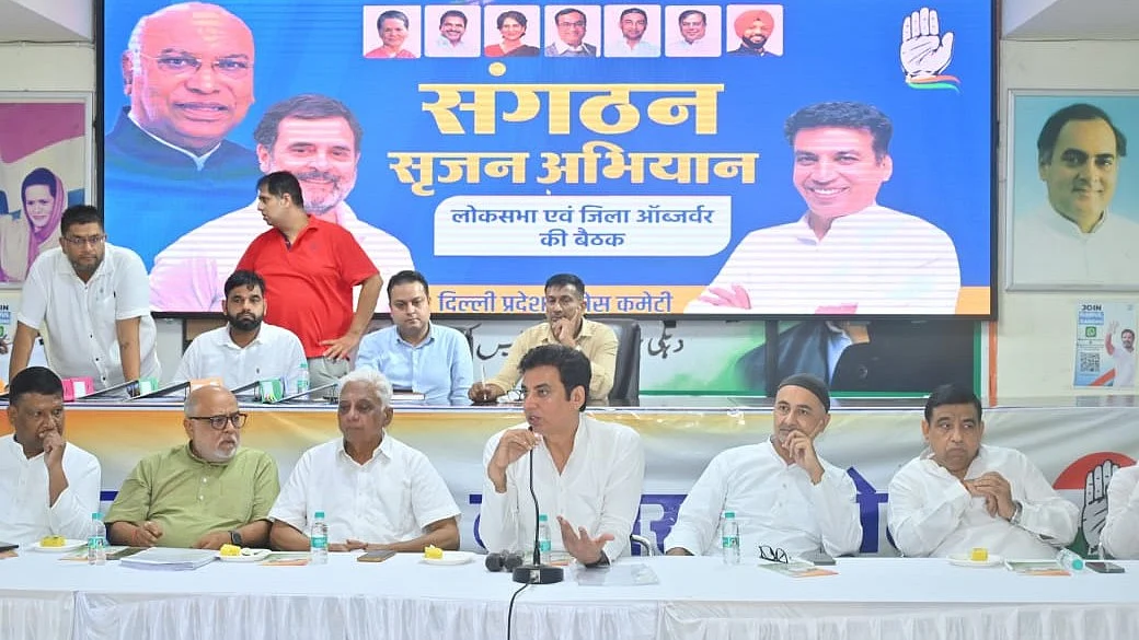 <div class="paragraphs"><p>میٹنگ سے خطاب کرتے ہوئے دیویندر یادو</p></div>