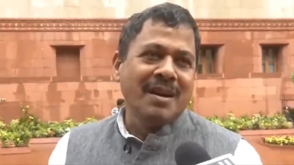 بہار: ایس آئی آر کو ’تغلقی فرمان‘ بتانے والے جے ڈی یو رکن پارلیمنٹ گردھاری یادو کو پارٹی نے جاری کیا وجہ بتاؤ نوٹس