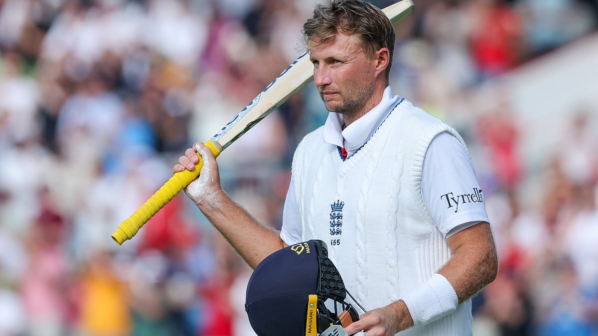 مانچسٹر ٹیسٹ پر انگلینڈ کی گرفت مضبوط، تیسرے دن اسٹمپ تک سات وکٹ کے نقصان پر 544 رنز بنائے