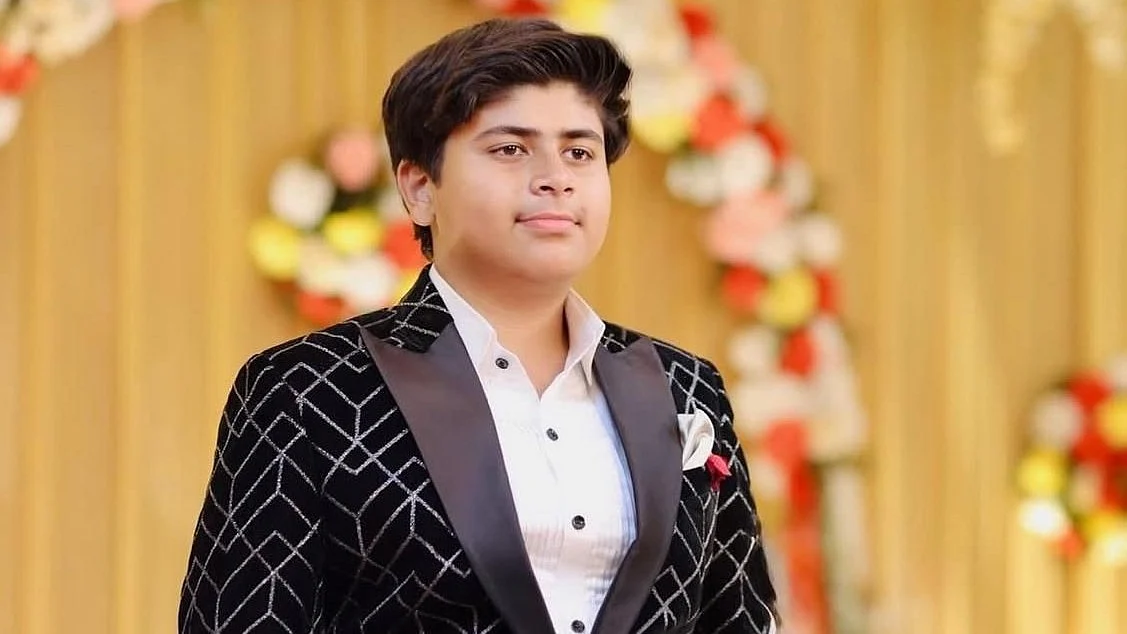 <div class="paragraphs"><p>عبدالاحد</p></div>