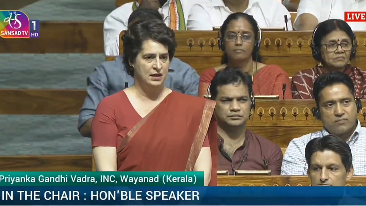 جنگ بندی، ٹی آر ایف، شبھم، سونیا کے آنسو... پرینکا گاندھی نے لوک سبھا میں مودی حکومت کی قلعی کھول کر رکھ دی