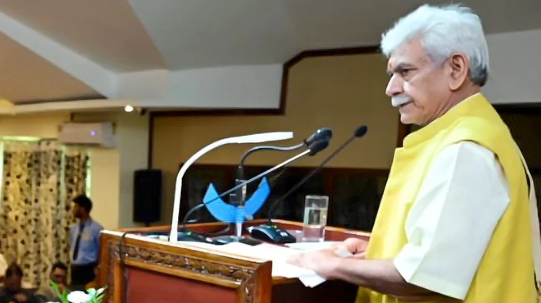 امت شاہ نے پارلیمنٹ میں کیا ’آپریشن مہادیو‘ کا ذکر، پہلگام واقعہ کے قصورواروں کو ہلاک کرنے کا دعویٰ