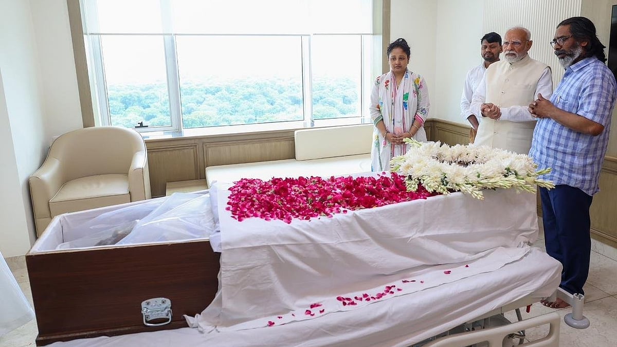 <div class="paragraphs"><p>شیبو سورین کا آخری دیدار کرتے ہوئے پی ایم مودی، تصویر&nbsp;<a href="https://x.com/airnewsalerts">@airnewsalerts</a></p></div>