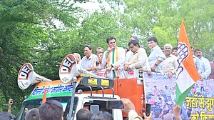 دیویندر یادو کی قیادت میں ہزاروں کانگریس کارکنان نے دہلی اسمبلی کا کیا گھیراؤ، جھگی باشندوں کی آواز ہوئی بلند