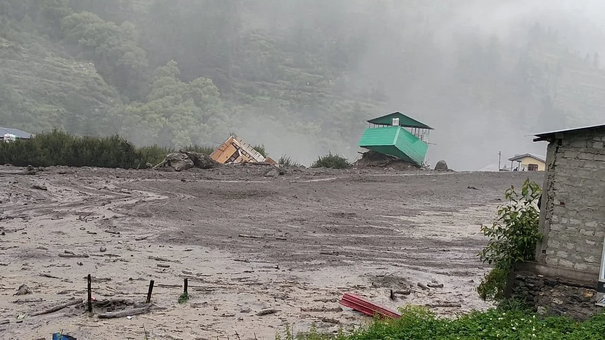 <div class="paragraphs"><p>دھرالی گاؤں میں تباہی کا منظر، تصویر <a href="https://x.com/ANI">@ANI</a></p></div>