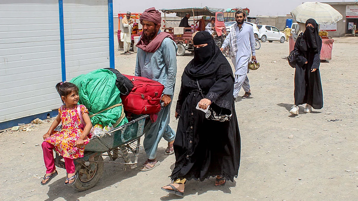 <div class="paragraphs"><p>افغان پناہ گزینوں کی وطن واپسی / Getty Images</p></div>