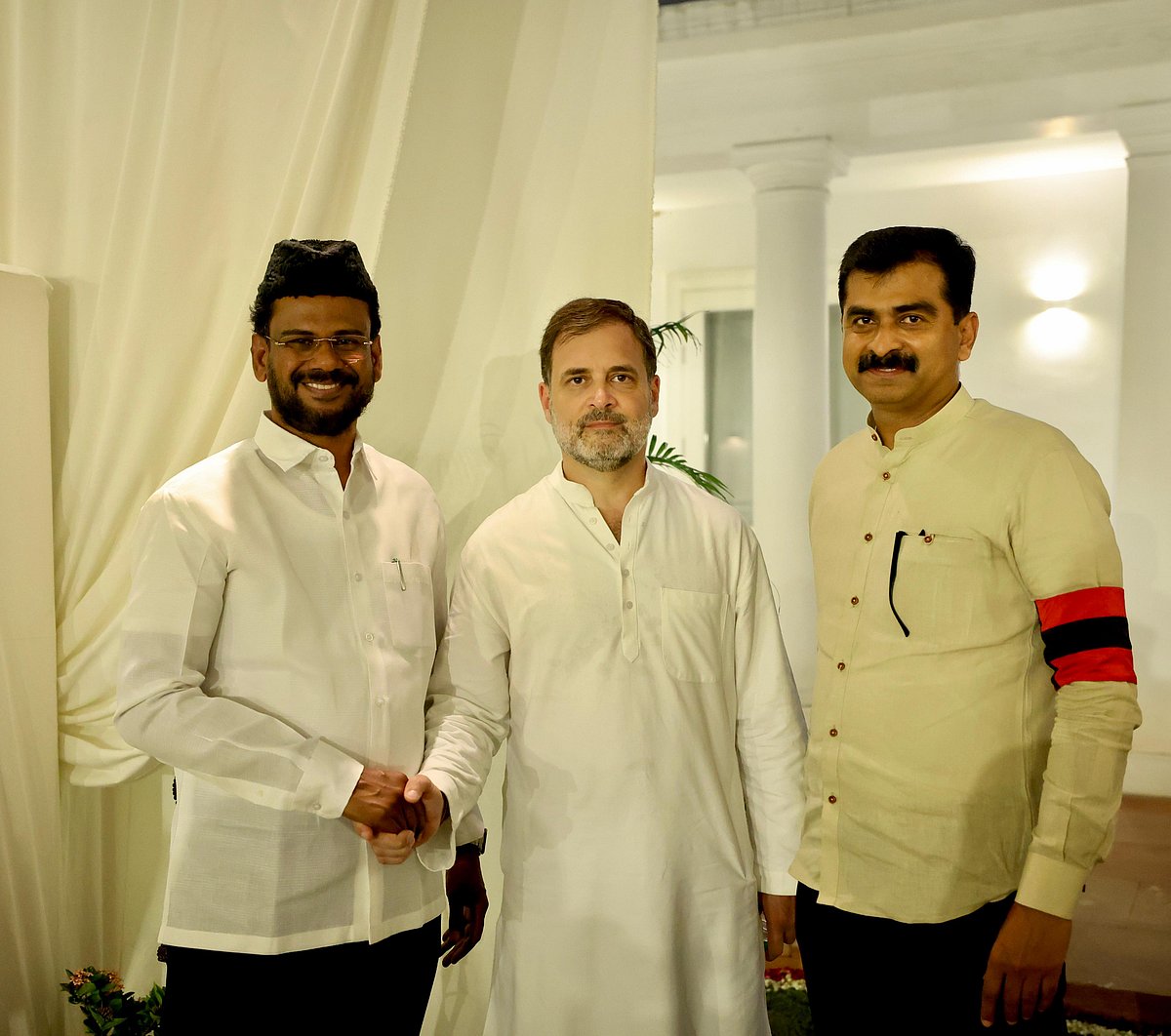 راہل گاندھی کی ڈنر میٹنگ: انڈیا بلاک کے رہنماؤں کو دکھائے الیکشن فراڈ کے ثبوت ... دیکھیں خصوصی فوٹو گیلری