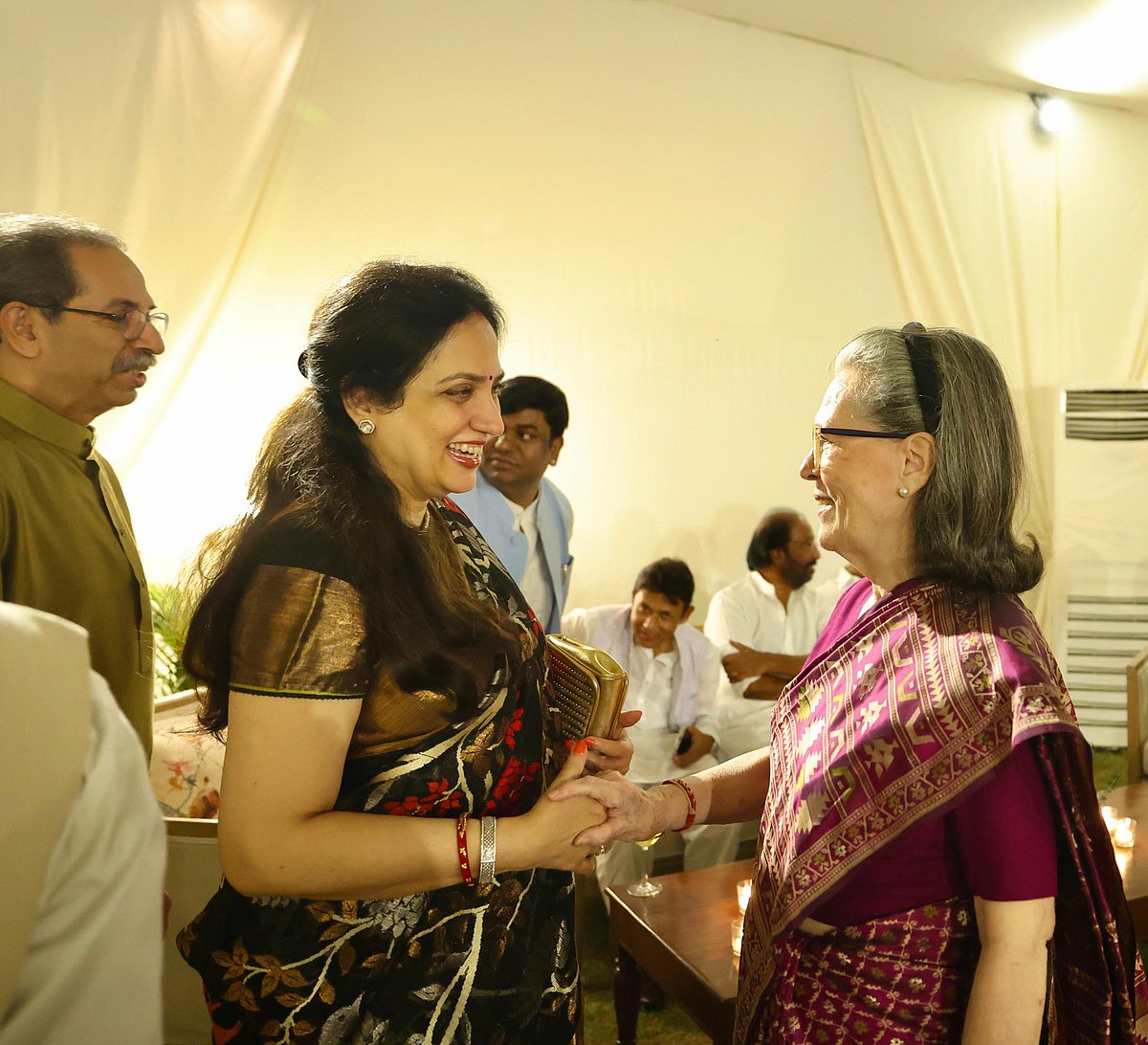 راہل گاندھی کی ڈنر میٹنگ: انڈیا بلاک کے رہنماؤں کو دکھائے الیکشن فراڈ کے ثبوت ... دیکھیں خصوصی فوٹو گیلری