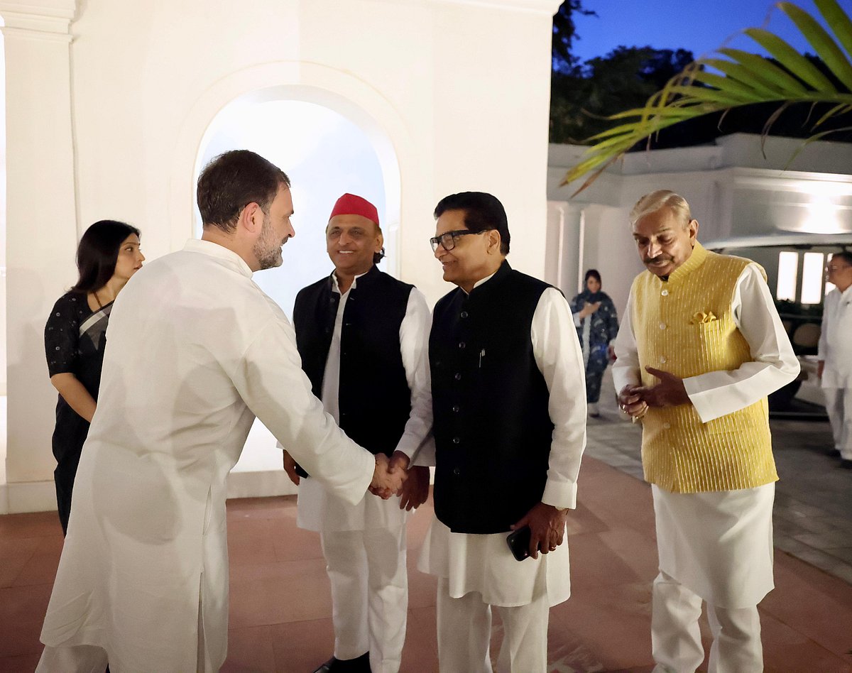 راہل گاندھی کی ڈنر میٹنگ: انڈیا بلاک کے رہنماؤں کو دکھائے الیکشن فراڈ کے ثبوت ... دیکھیں خصوصی فوٹو گیلری