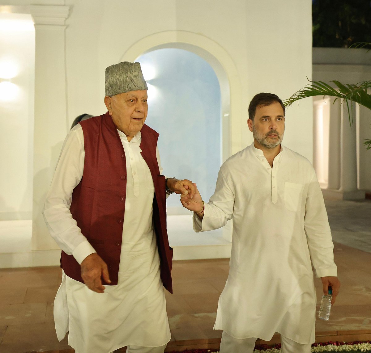 راہل گاندھی کی ڈنر میٹنگ: انڈیا بلاک کے رہنماؤں کو دکھائے الیکشن فراڈ کے ثبوت ... دیکھیں خصوصی فوٹو گیلری