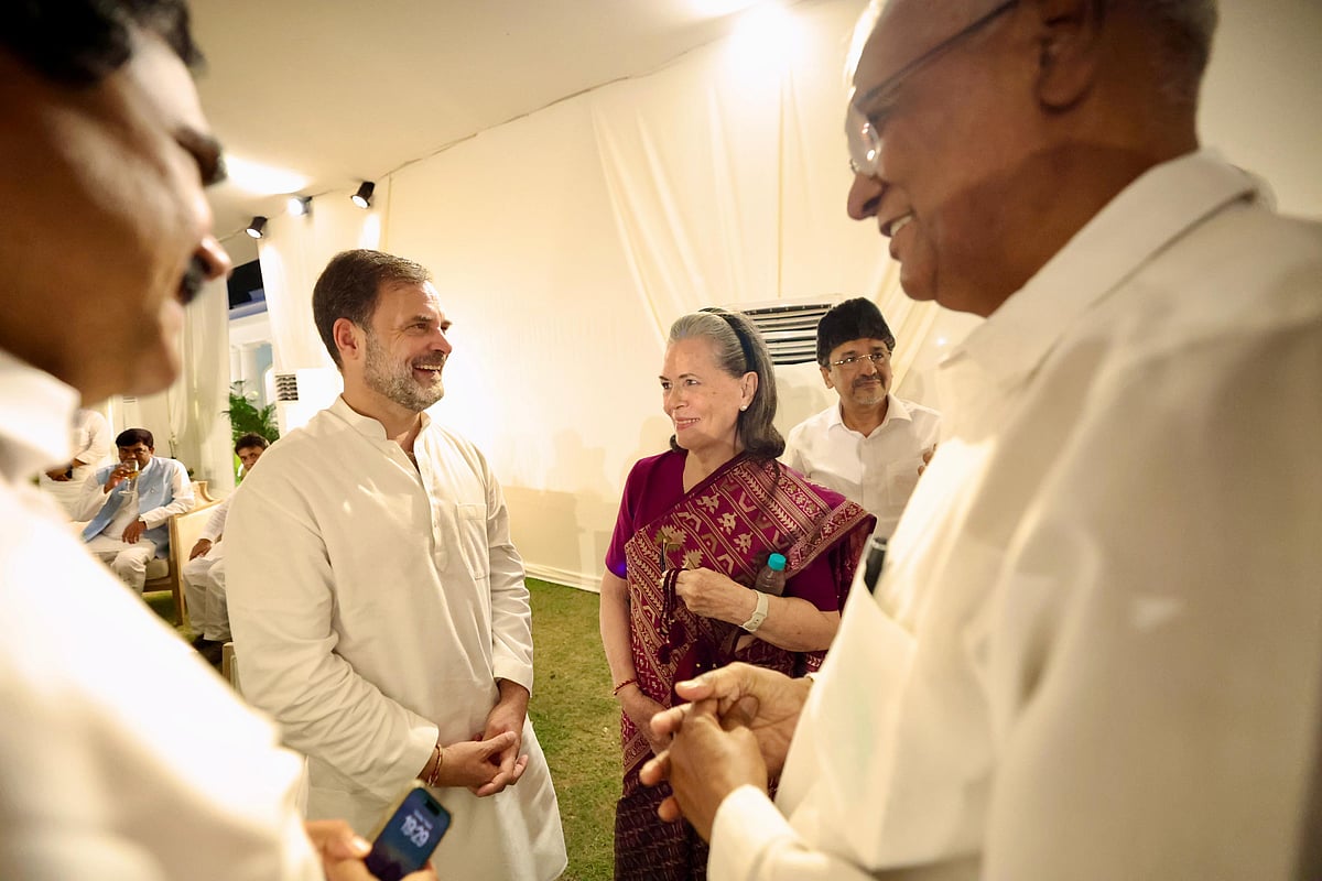 راہل گاندھی کی ڈنر میٹنگ: انڈیا بلاک کے رہنماؤں کو دکھائے الیکشن فراڈ کے ثبوت ... دیکھیں خصوصی فوٹو گیلری