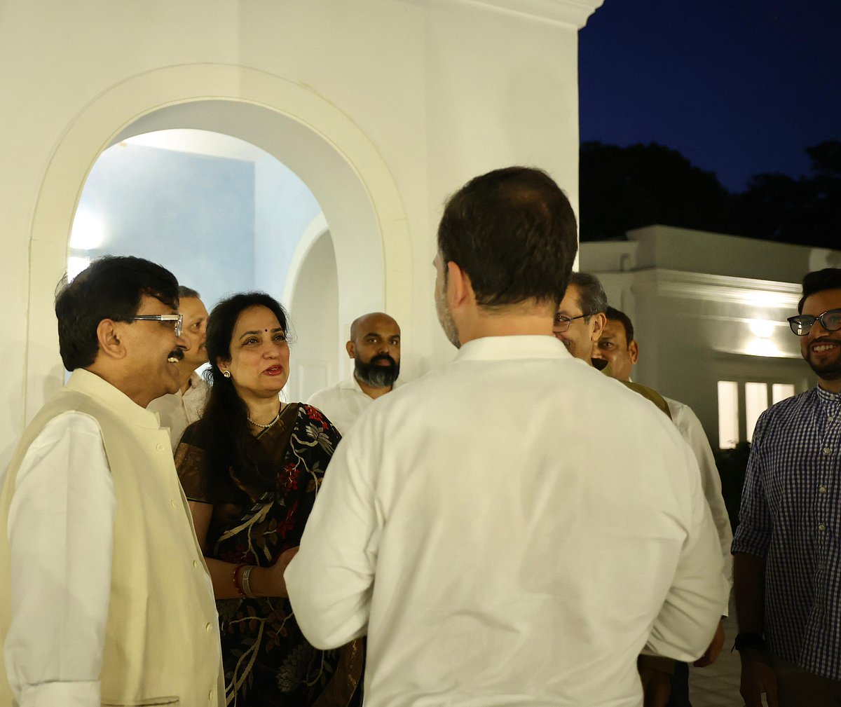 راہل گاندھی کی ڈنر میٹنگ: انڈیا بلاک کے رہنماؤں کو دکھائے الیکشن فراڈ کے ثبوت ... دیکھیں خصوصی فوٹو گیلری