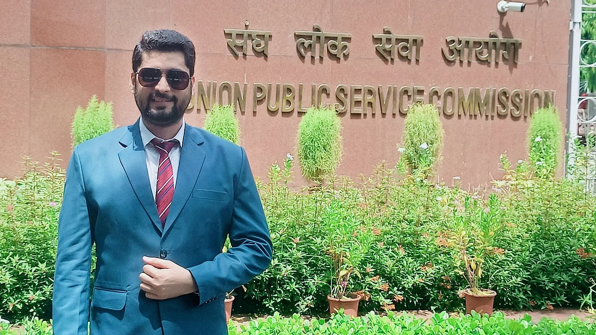 <div class="paragraphs"><p>رئیس الدین</p></div>