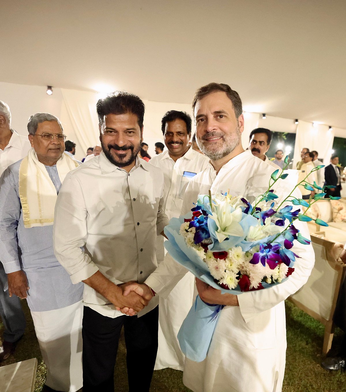 راہل گاندھی کی ڈنر میٹنگ: انڈیا بلاک کے رہنماؤں کو دکھائے الیکشن فراڈ کے ثبوت ... دیکھیں خصوصی فوٹو گیلری