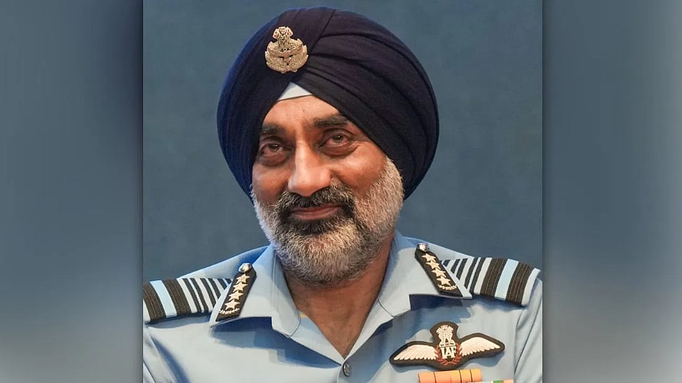 <div class="paragraphs"><p>ایئر چیف مارشل امرپریت سنگھ</p></div>