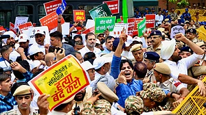’ووٹ چوری‘ کے خلاف اپوزیشن اراکین پارلیمنٹ کی ریلی میں نظر آیا زبردست جوش، دیکھیں تصویری جھلکیاں