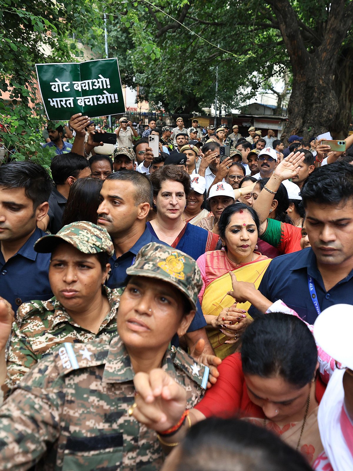 ’ووٹ چوری‘ کے خلاف اپوزیشن اراکین پارلیمنٹ کی ریلی میں نظر آیا زبردست جوش، دیکھیں تصویری جھلکیاں