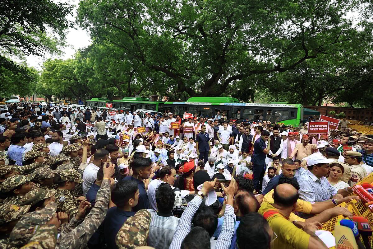 ’ووٹ چوری‘ کے خلاف اپوزیشن اراکین پارلیمنٹ کی ریلی میں نظر آیا زبردست جوش، دیکھیں تصویری جھلکیاں