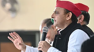 'ضلع افسران کو معطل کرو، جعلی ووٹر لسٹ بند ہو جائے گی': اکھلیش یادو کا بیان