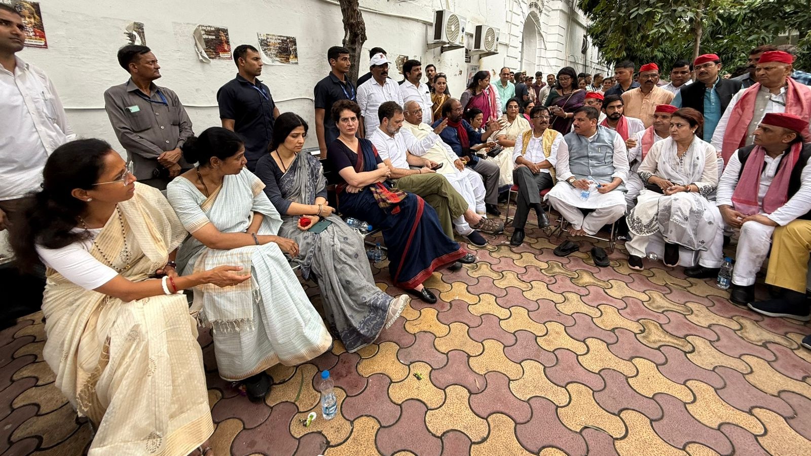 <div class="paragraphs"><p>تصویر <a href="https://x.com/RahulGandhi">@RahulGandhi</a></p></div>