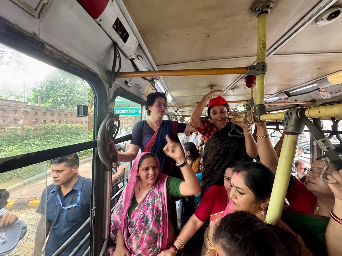 ’ووٹ چوری‘ کے خلاف اپوزیشن اراکین پارلیمنٹ کی ریلی میں نظر آیا زبردست جوش، دیکھیں تصویری جھلکیاں