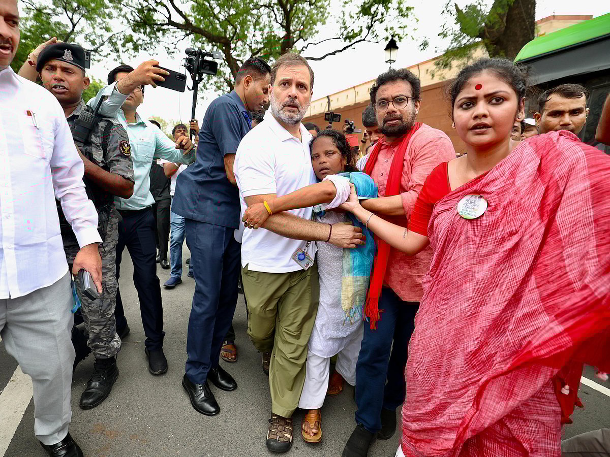 ’ووٹ چوری‘ کے خلاف اپوزیشن اراکین پارلیمنٹ کی ریلی میں نظر آیا زبردست جوش، دیکھیں تصویری جھلکیاں